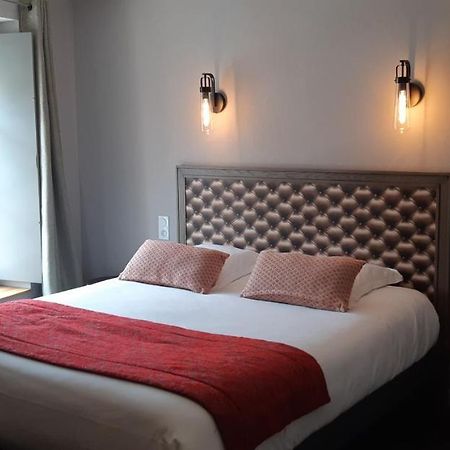 Logis Hotel Le Grand Cerf Ernee Екстер'єр фото