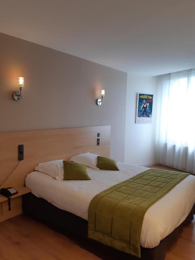 Logis Hotel Le Grand Cerf Ernee Екстер'єр фото