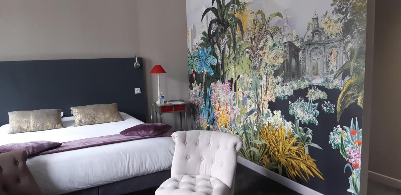 Logis Hotel Le Grand Cerf Ernee Екстер'єр фото