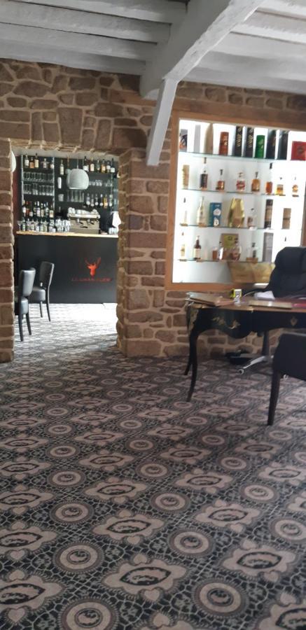 Logis Hotel Le Grand Cerf Ernee Екстер'єр фото
