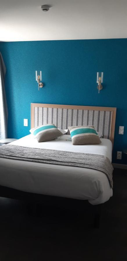Logis Hotel Le Grand Cerf Ernee Екстер'єр фото