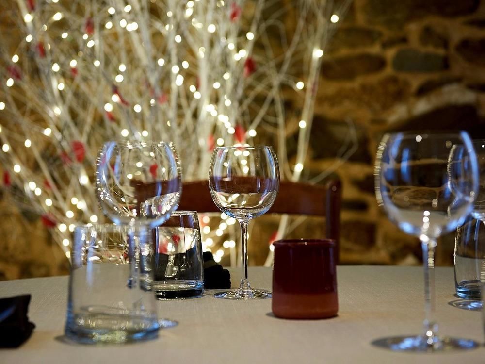 Logis Hotel Le Grand Cerf Ernee Екстер'єр фото