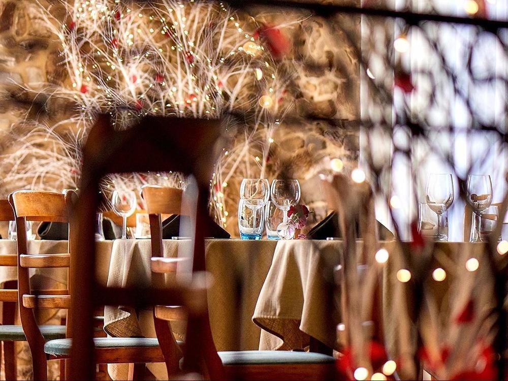 Logis Hotel Le Grand Cerf Ernee Екстер'єр фото